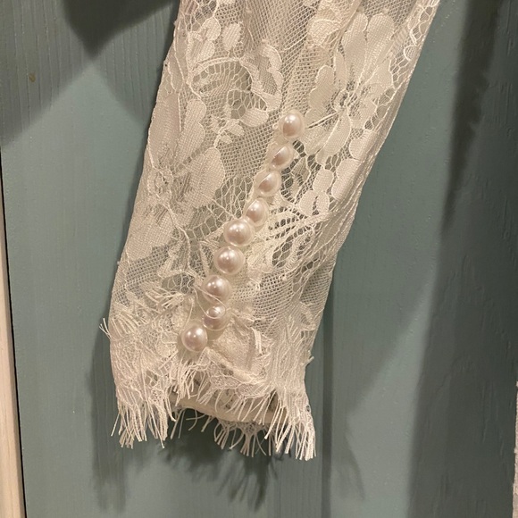 Ivory Lace Wedding dress - Picture 5 of 12